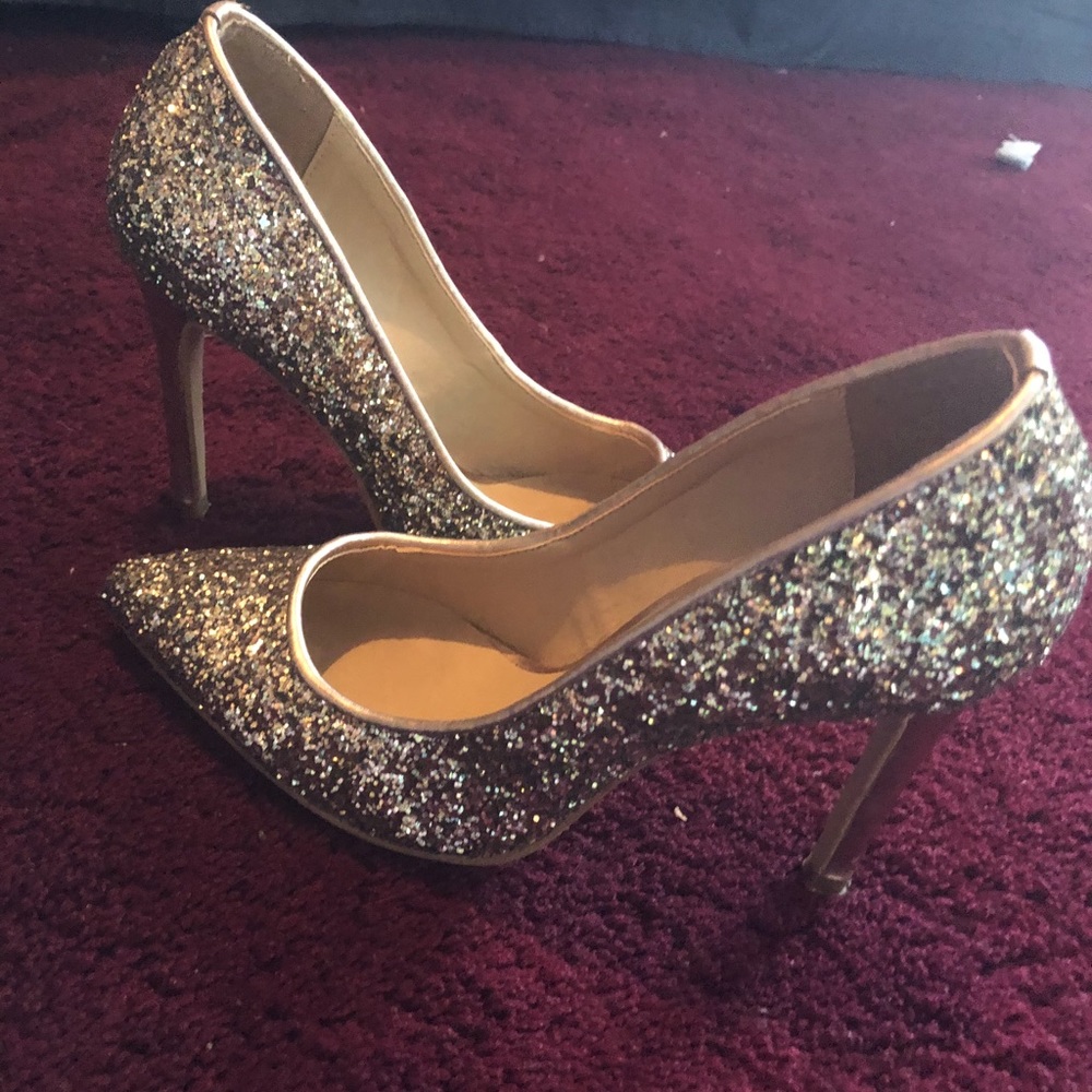 Gently worn PERUGIA gold 4 in heels